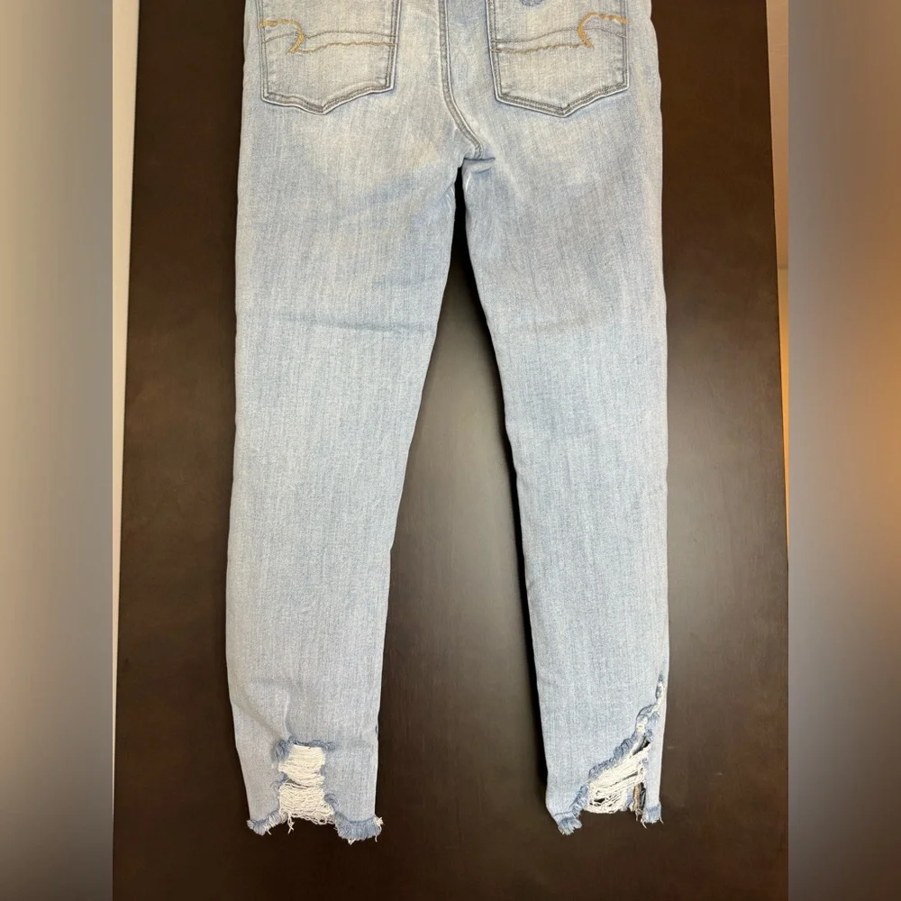 AE Distressed Light Washed Women's Jeans